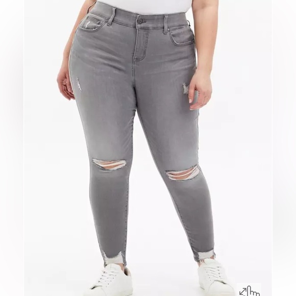 TORRID Bombshell Skinny Super Soft High Rise Jeans - Picture 8 of 11